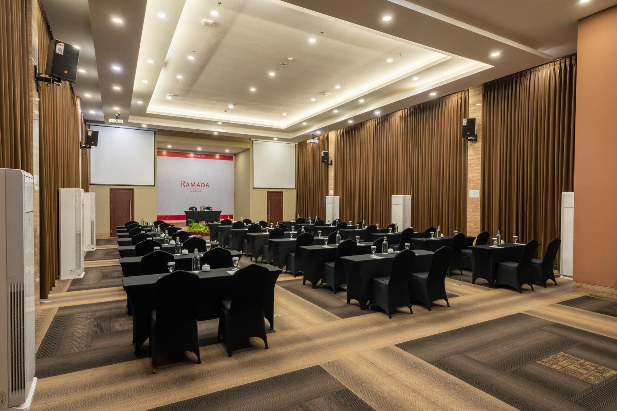 Ramada By Wyndham Serpong Eksteriør bilde