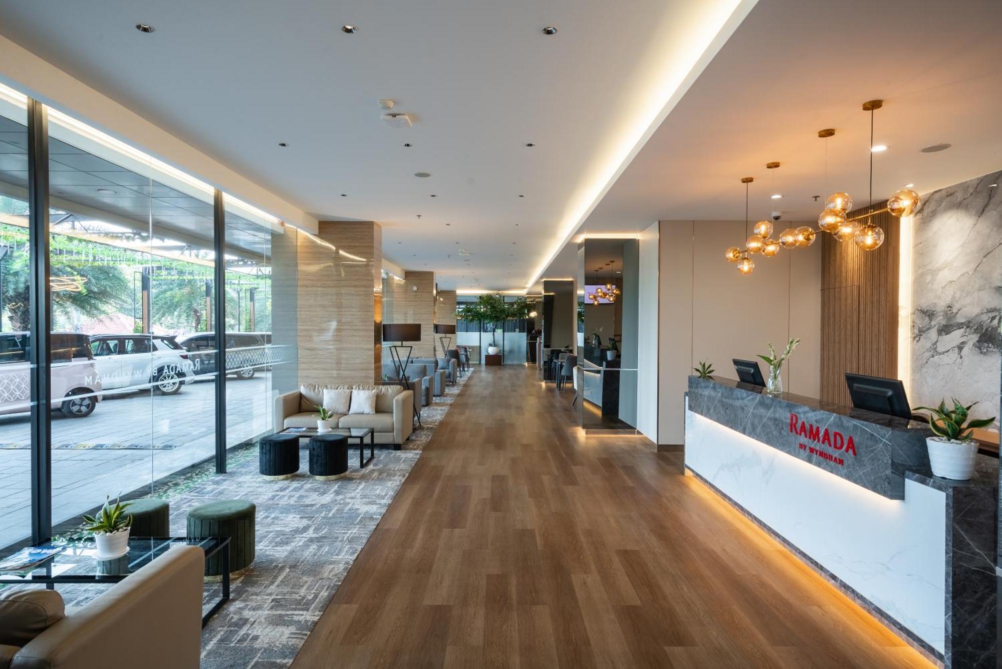 Ramada By Wyndham Serpong Eksteriør bilde