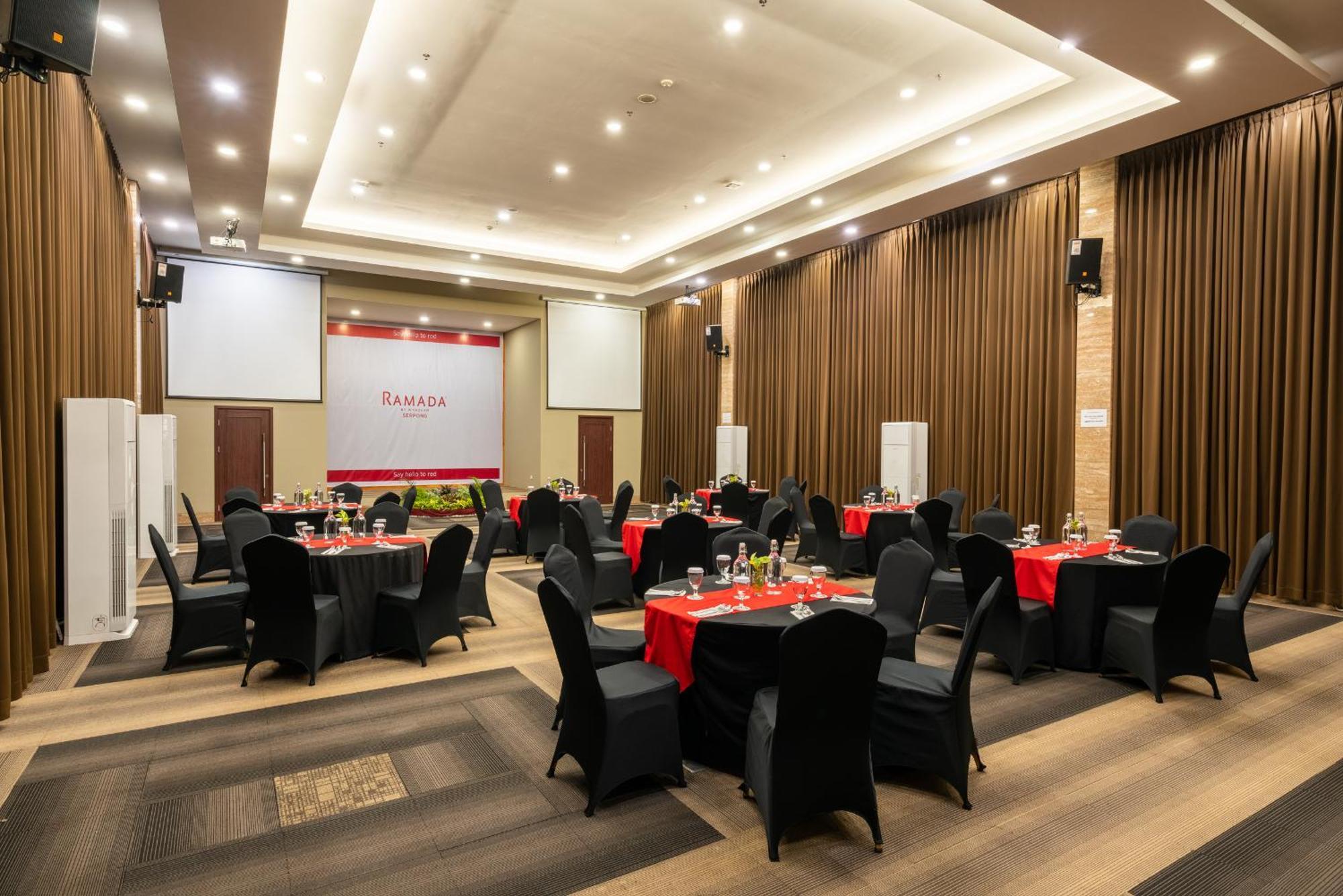 Ramada By Wyndham Serpong Eksteriør bilde