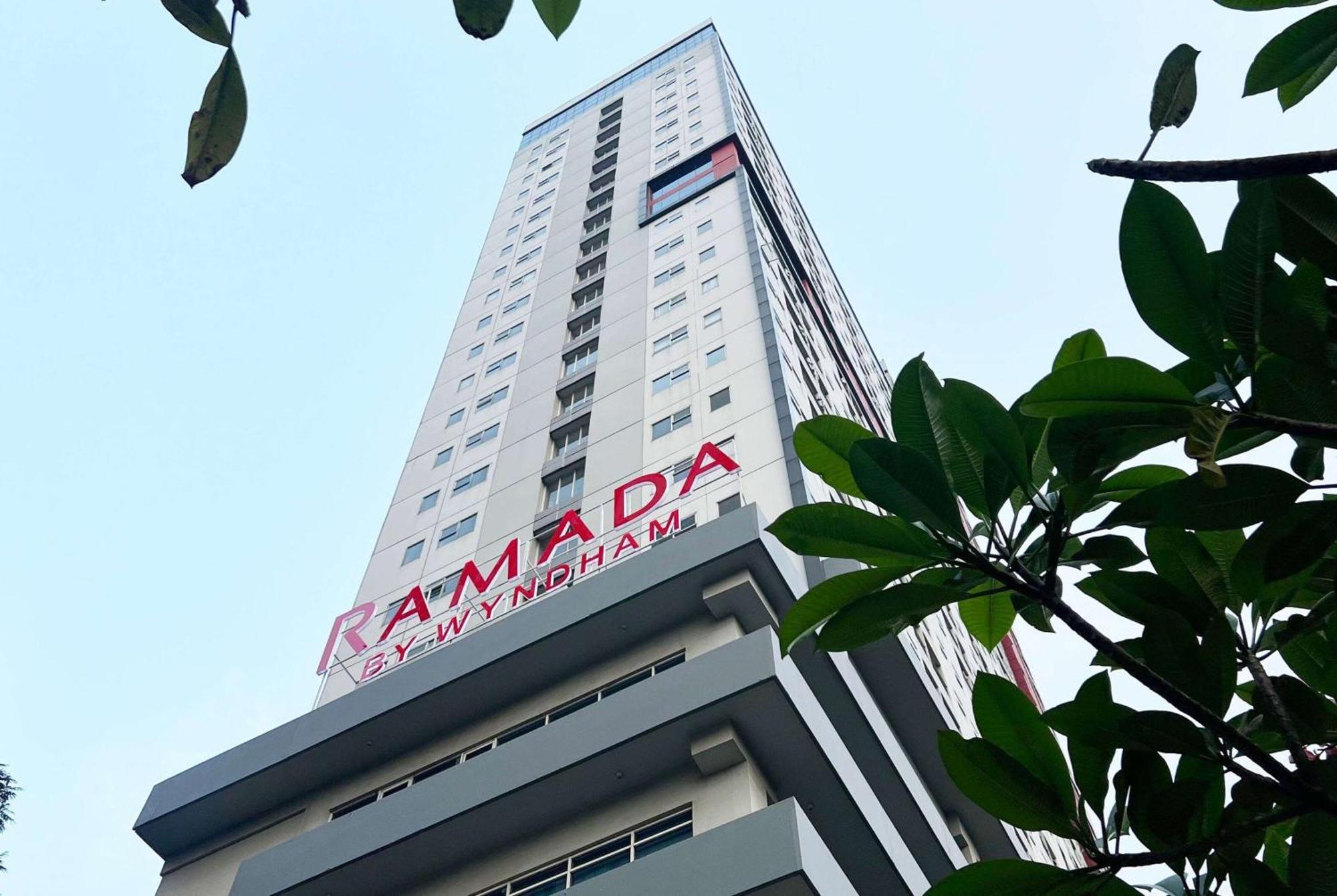 Ramada By Wyndham Serpong Eksteriør bilde