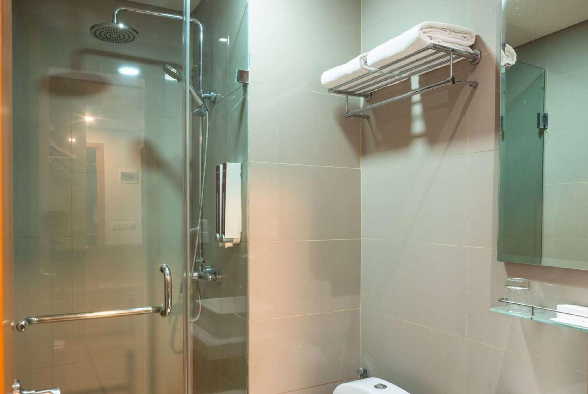 Ramada By Wyndham Serpong Eksteriør bilde