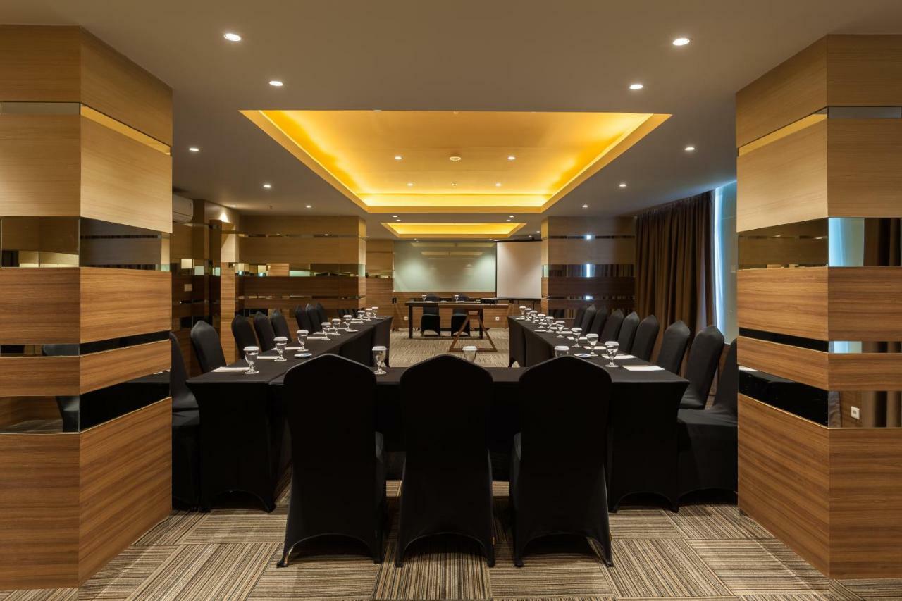 Ramada By Wyndham Serpong Eksteriør bilde