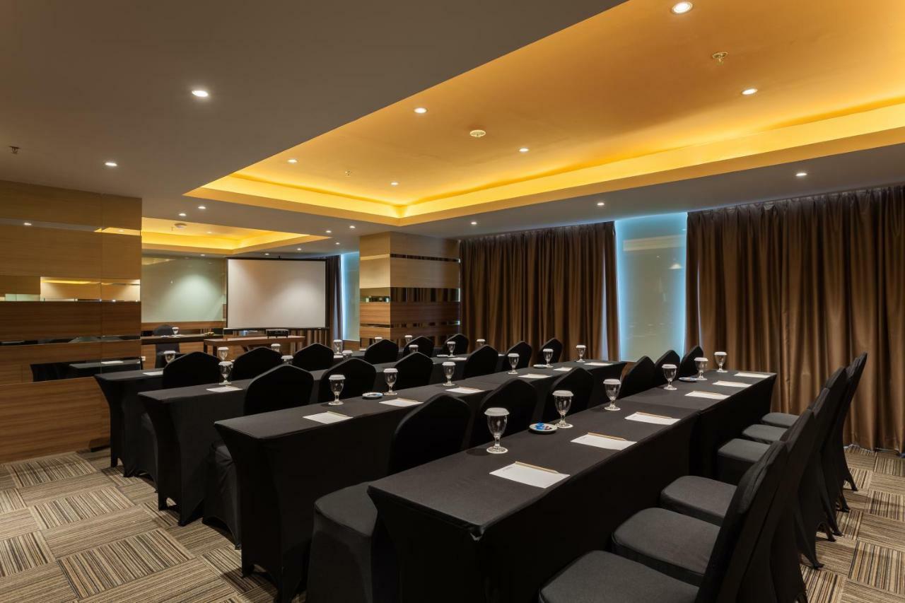Ramada By Wyndham Serpong Eksteriør bilde